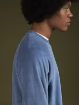 Sweater de plush color celeste.