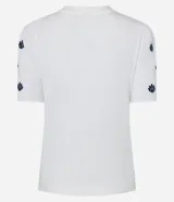 Blusa blanca de algodón con cuello redondo y mangas cortas abullonadas. Presenta pequeños bordados en color azul marino distribuidos en las mangas.