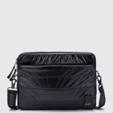 Funda para laptop Bubba de diseño acolchado y acabado brillante, con compartimento principal con cierre resistente al agua, bolsillo exterior y correa ajustable extraíble con logo de la marca.