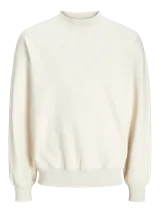 Buzo color crema de manga larga y cuello redondo, con corte holgado y tejido de felpa suave.