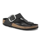 Sandalia Birkenstock modelo Gizeh Big Buckle color negro, con tira de dedo, plantilla anatómica de corcho y hebilla metálica grande ajustable en el empeine.