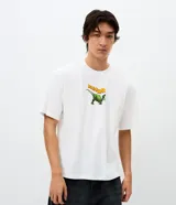 Remera blanca de algodón con cuello redondo y manga corta, con estampa localizada en la espalda del personaje Rex de Toy Story y la frase Were you scared? Tell me honestly.