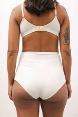 Culotte maternal de doble tejido color beige, de algodón suave con elásticos que no marcan.