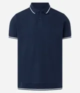 Remera polo blanca de viscosa texturizada con rayas, cuello y puños de mangas cortas en ribana con detalles contrastantes en negro.