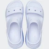 Sandalias tipo plataforma de la línea Classic Mega Crush de Crocs, con diseño de dos correas superiores y tira trasera ajustable. Presentan una suela gruesa con plataforma elevada, detalles texturizados y una base de goma con acabado traslúcido y partículas de color integradas.