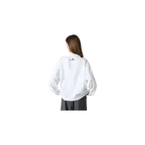 Remera manga larga de color blanco perla, con cuello redondo y diseño liso de corte clásico.