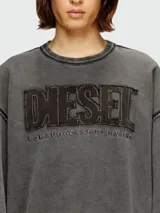 Buzo de algodón gris oscuro con efecto lavado y costuras expuestas en puños, cuello y ruedo. Presenta un estampado en relieve con el logo "DIESEL" y el lema "FOR SUCCESSFUL LIVING" en el pecho.