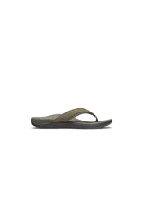 Sandalias tipo ojota de diseño ergonómico, color negro, con tiras superiores de cuero y textil, y plantilla de EVA texturizada.