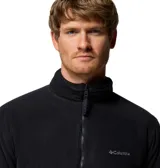 Campera de polar con textura tipo corderito, con estampado camuflado en tonos grises y negros. Presenta cierre frontal completo, cuello alto y un bolsillo frontal en el pecho con cierre y logo de la marca.
