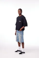 Remerón negro de algodón con cuello redondo y logo estampado en serigrafía.