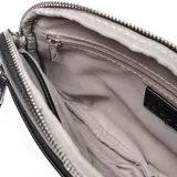 Sobre de mano marca XL, confeccionado en material símil cuero con textura granulada. Cuenta con cierre principal, bolsillo frontal con cierre y correa de muñeca extraíble. Presenta logo metálico de la marca en la parte frontal.