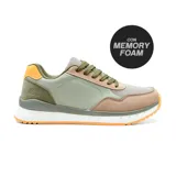 Championes urbanos color gris, verde y beige con detalles en naranja.