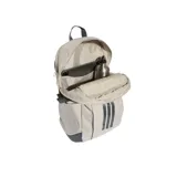 Mochila Adidas Primelift de color beige con detalles en gris oscuro, incluyendo correas de compresión laterales y refuerzo en la base. Presenta el logo de la marca y las icónicas tres tiras estampadas en la parte frontal.