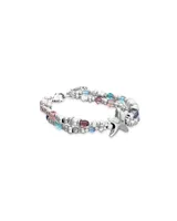 Pulsera doble de aleación de metales bañados en plata, con dije central de estrella y cristales facetados multicolor intercalados.