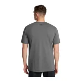 Remera de manga corta Under Armour, color gris, con cuello redondo acanalado y estampado gráfico del logo de la marca en el frente.