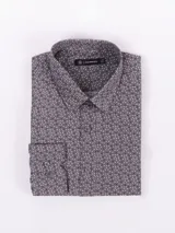 Camisa de manga larga marca Cuatro Ases, color gris con estampado de pequeños triángulos blancos. Presenta cuello clásico, cierre frontal con botones y puños abotonados.