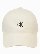Gorra de béisbol color crema con logo 'cK' bordado en negro en el frente.