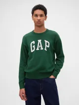 Buzo de cuello redondo marca Gap, color verde oscuro, con logo de la marca estampado en el frente en color blanco.