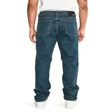 Pantalón jeans de corte recto y calce slim, color azul clásico, con diseño de cinco bolsillos y costuras reforzadas en tono contrastante.