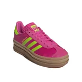 Zapatillas Adidas Gazelle Bold W de plataforma, color fucsia con las tres tiras laterales en verde flúor.
