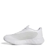 Championes deportivos Adidas modelo Gamechaser, color blanco con detalles en tono metálico. Presentan un diseño de malla transpirable con refuerzos sintéticos, cordones frontales y suela con tecnología de amortiguación.
