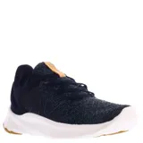 Championes de running New Balance modelo Fresh Foam Roav, color negro con entresuela blanca y suela de goma color caramelo. Presentan un diseño de tejido de punto transpirable, refuerzos laterales sintéticos y lengüeta con detalle en cuero sintético.