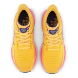 Championes de running New Balance Fresh Foam X 1080v12, color amarillo con detalles en rosa, violeta y azul.