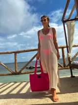 Vestido playero largo de red color crudo.