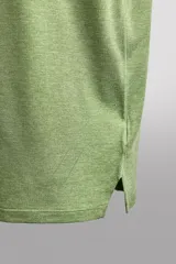 Remera de entrenamiento regular fit de Zara Athleticz, confeccionada en tejido técnico verde melange con estructura, ligero y elástico. Cuenta con tecnología Quick Dry nivel 2, cuello redondo, manga corta, costuras planas y detalle de logo estampado.