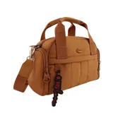 Cartera tipo bowling de la marca Las Oreiro, color negro con diseño acolchado. Cuenta con doble manija superior, correa larga regulable y desmontable con logo de la marca, cierre principal y un colgante decorativo con la frase 'o, my love'.