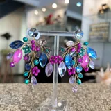 Aros colgantes con cristales Swarovski de colores fucsia, azul, violeta y verde, con ajuste de perforación.