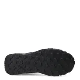 Championes Caterpillar modelo Hex Ready Low Mesh, color negro con cordones grises. Presenta un diseño robusto con paneles de malla y refuerzos de gamuza, suela de goma con relieve y logo de la marca en el lateral.