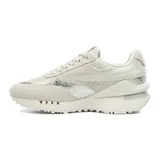 Championes Fila Renno Vintage color gris claro con detalles plateados y suela blanca.