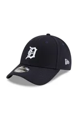 Gorra New Era modelo 9FORTY de los Detroit Tigers, color azul marino con el logo del equipo bordado en blanco en el panel frontal y visera curva.