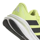 Championes de running Adidas Galaxy 7, color verde lima con las icónicas tres tiras laterales en negro. Presentan una mediasuela blanca con tecnología Cloudfoam para mayor amortiguación y suela de goma negra.