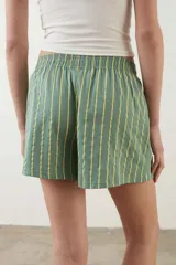 Short de pijama de algodón gris claro melange, con cintura elástica y diseño cómodo.