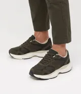 Championes deportivos Renner para hombre, de color marrón y tostado, con diseño volumétrico, capellada combinada de malla y material sintético, cordones al tono y suela chunky de goma.
