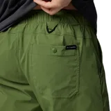 Pantalón Columbia Landroamer de corte recto, color verde oliva, con bolsillos laterales tipo cargo y rodillas articuladas. Confeccionado en tejido ripstop resistente con acabado repelente al agua y a las manchas.