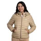 Campera puffer Diadora color beige, con diseño acolchado horizontal, cierre frontal completo y capucha ajustable con cordones. Presenta logo de la marca bordado en el pecho.