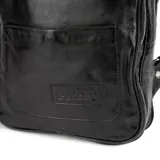 Mochila de cuero negro, de diseño rectangular, con múltiples compartimentos con cierre frontal y asa superior.