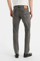 Jean skinny de hombre color gris oscuro, de tiro medio, con lavado desgastado y sin elasticidad.