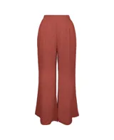 Pantalón palazzo color ladrillo, de tiro alto y corte amplio.