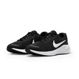 Championes de running Nike Revolution 7, color negro con detalles en blanco, con capellada de malla transpirable y suela de goma.