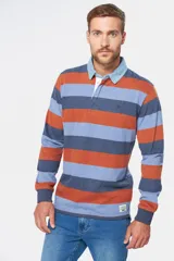 Remera polo tipo rugby rayada en tela de jersey con cuello en denim lavado y puños en rib. Frente con botones personalizados y bordado en el pecho.