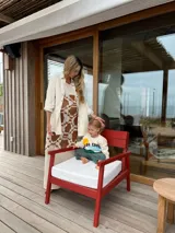 Vestido tejido a mano en 100% algodón, color crudo con diseño calado en color ocre.