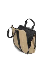 Maletín Hush Puppies modelo Helston Bag, color beige con detalles en negro. Cuenta con doble asa de mano, tiras frontales con el logotipo de la marca impreso, bolsillo frontal con broche y cierre superior.