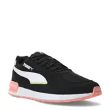 Championes Puma modelo Graviton, con diseño deportivo en color blanco, detalles en rosa y azul, y suela de goma color caramelo.