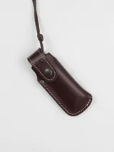 Navaja Cudeman con mango de madera de cocobolo y hoja de 10 cm. Incluye estuche de cuero.