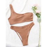 Bikini de dos piezas con textura acanalada, color amarillo. El top es de diseño asimétrico de un solo hombro y la parte inferior es de corte vedetina.