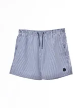 Short de baño con estampado a rayas verticales azules y blancas, cintura elástica con cordón ajustable y logo circular negro en la pierna derecha.
